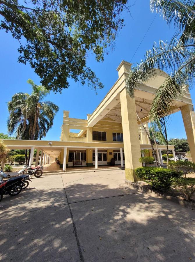 Hotel Portico Norte Tartagal Extérieur photo
